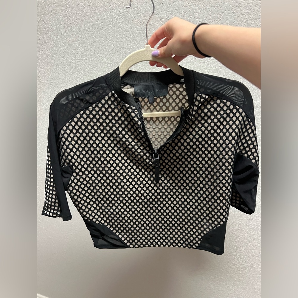 Kendal and Kylie medium workout shirt